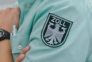 Beamter in Zoll Uniform